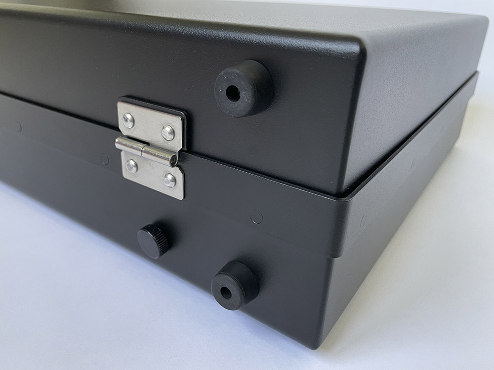 aluminite case bottom detail