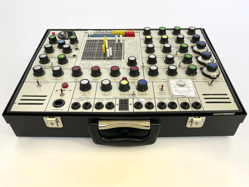 aluminite case with synthi a angle view></img><p>&nbsp;<p>
<img src=