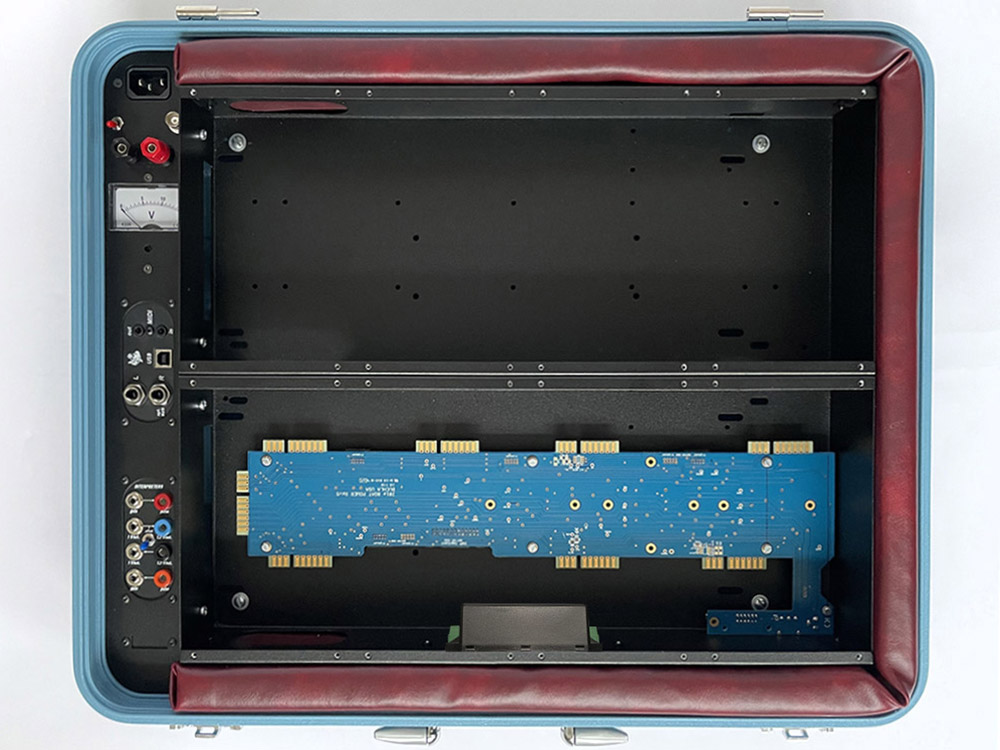 cosmo-naught case docking bay - front view